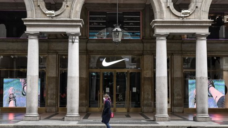 Nike decide la chiusura dei negozi in tre continenti