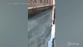 Coronavirus: Venezia, le acque dei canali cristalline