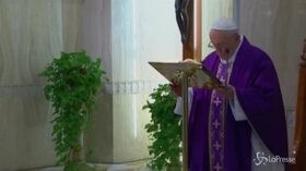 Coronavirus, Papa: “Preghiamo per anziani soli e impauriti”