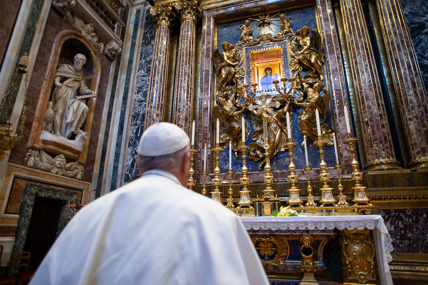 Il Papa: “Ho chiesto al Signore di fermare l’epidemia”
