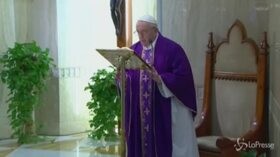 Papa prega per quanti sono morti a causa del coronavirus
