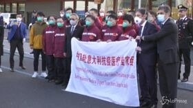 Arrivata a Malpensa la delegazione di medici cinesi: “L’Italia ci ha aiutato, ora tocca a noi”