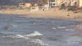 Coronavirus, deserte le spiagge del Napoletano