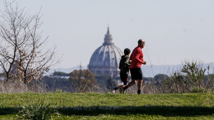 Coronavirus, il governo vara nuove restrizioni: limiti allo sport all'aperto e parchi chiusi