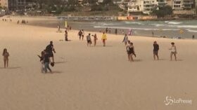 Coronavirus, Australia: la polizia caccia i bagnanti da Bondi Beach