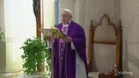 Coronavirus, il Papa prega per le famiglie costrette in casa
