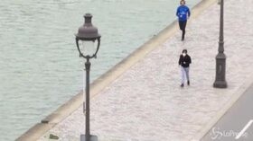 Coronavirus: Parigi vuota come non mai, solo i runner in strada
