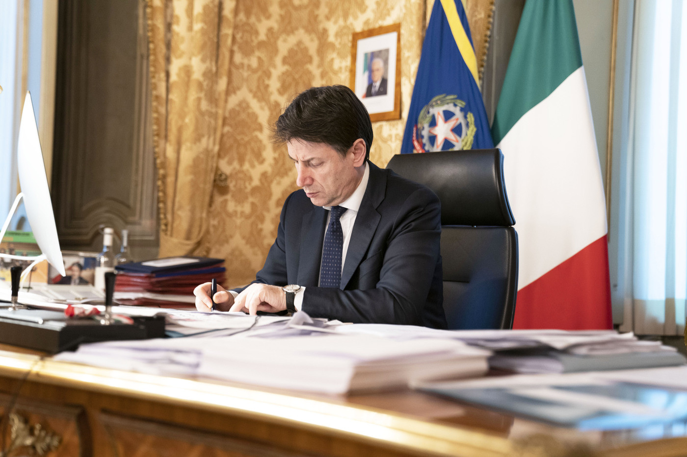 Coronavirus, Conte: Chiusura di tutte le attività non cruciali