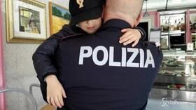 Coronavirus, l’emozionante telefonata della piccola Noemi: “Cari poliziotti grazie, vi voglio bene”