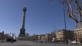 Coronavirus, strade deserte a Parigi nell’ottavo giorno di lockdown