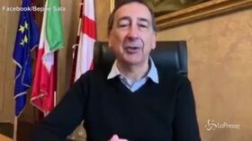 Coronavirus, Beppe Sala e le difficoltà di seguire lezioni online: “Distribuiremo pc ai bambini che non ce l’hanno”