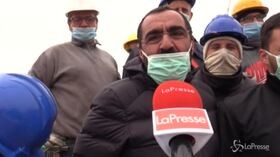 Coronavirus, gli operai del Loreto Mare di Napoli: “Aiutateci e restate a casa”