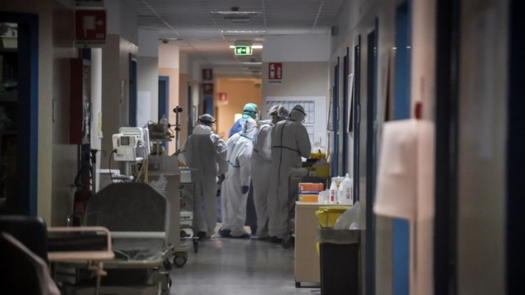 Coronavirus, tornano a crescere i contagi in Italia: sono 4492 in più, 712i nuovi deceduti