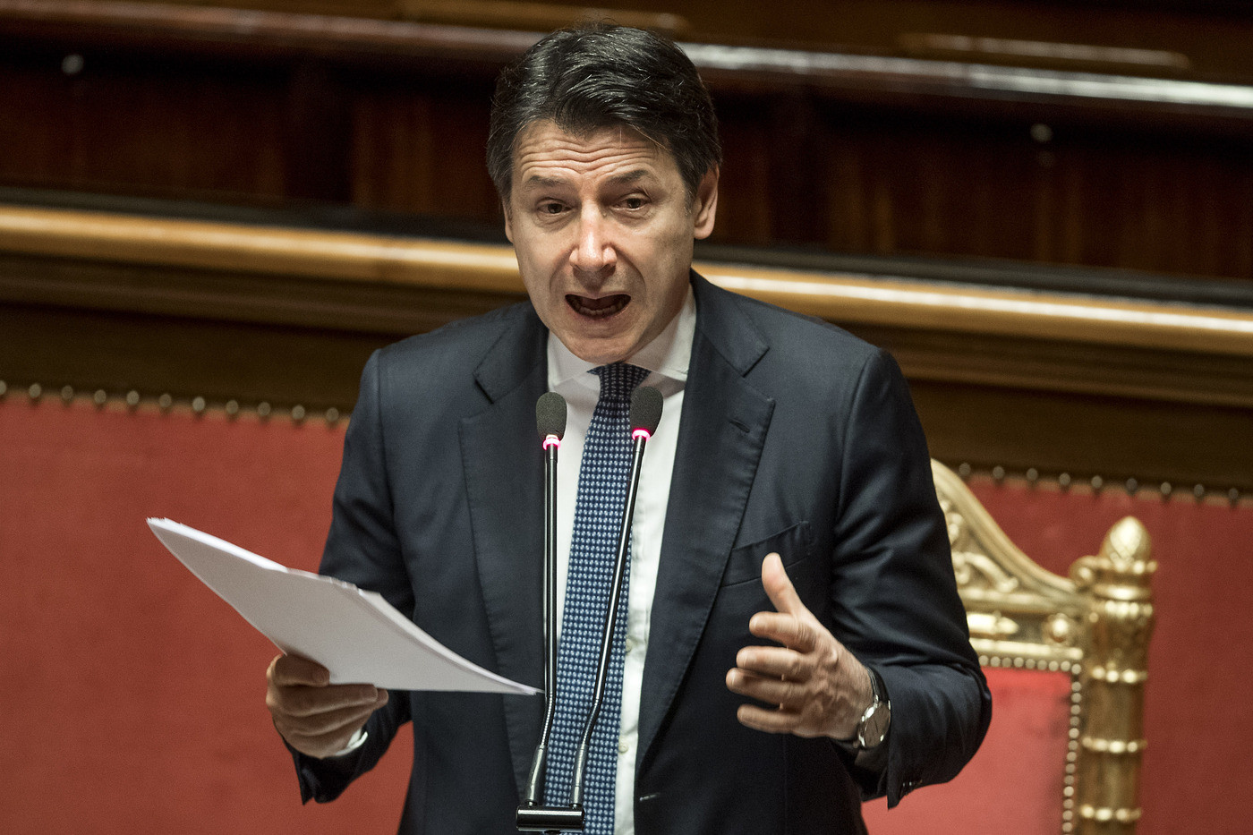 Coronavirus, sotto gli auspici di unità in Senato è bagarre. Prove di cabina di regia