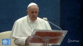 Coronavirus, Papa Francesco: “Signore, non lasciarci in balia della tempesta”
