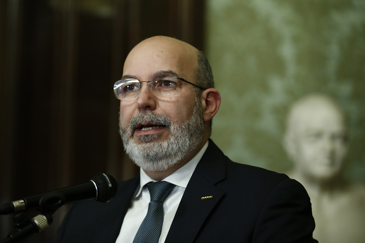Coronavirus, Crimi: “Ora serve il reddito di emergenza”