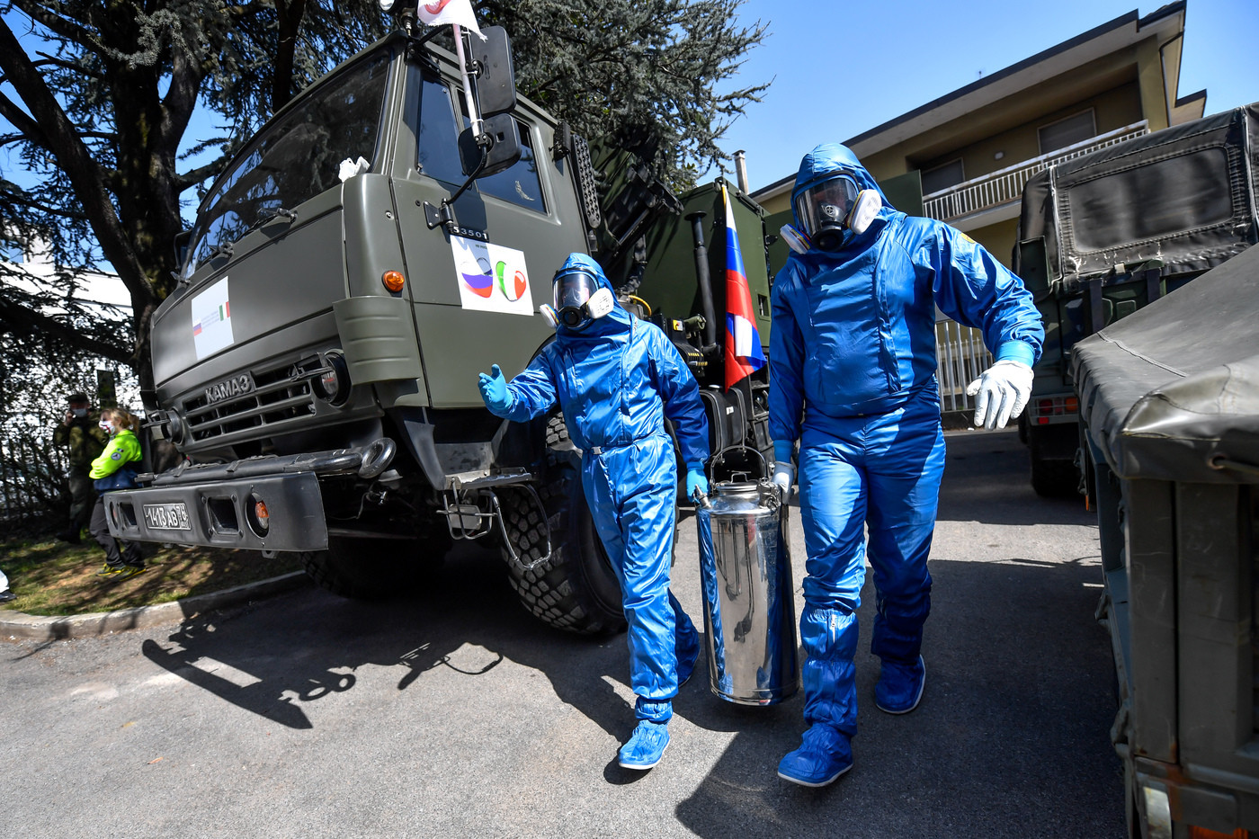Coronavirus, Esercito russo sanifica la residenza per anziani Rsa Honegger