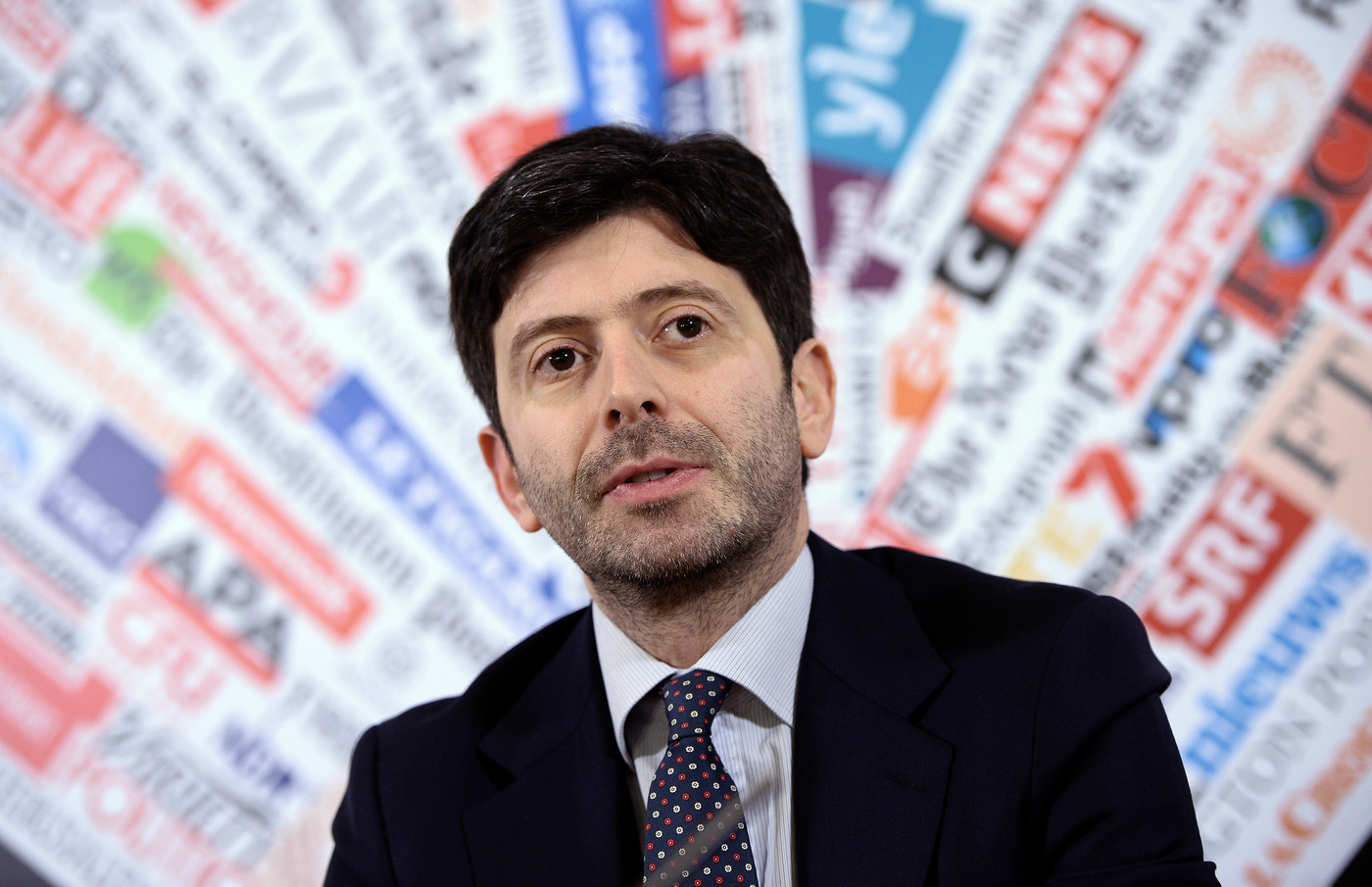 Coronavirus, Speranza: “Siamo nel pieno dell’epidemia, non abbassiamo la guardia”