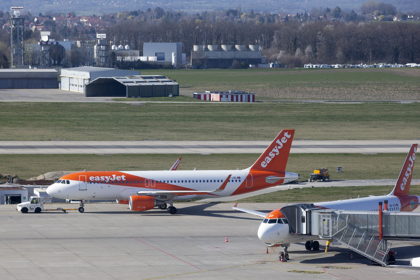 Coronavirus, EasyJet mette a terra tutta la flotta
