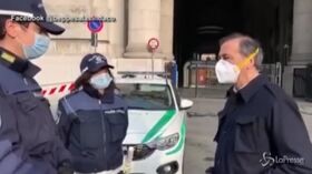 Coronavirus, il sindaco Beppe Sala in giro per Milano a ringraziare i lavoratori