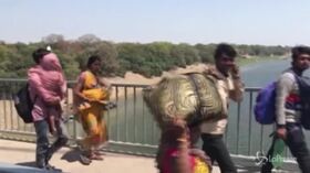 Coronavirus, India: l’esodo verso i villaggi natali di milioni di lavoratori