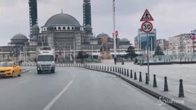 Istanbul ai tempi del coronavirus, poca gente in giro e tanti controlli della polizia