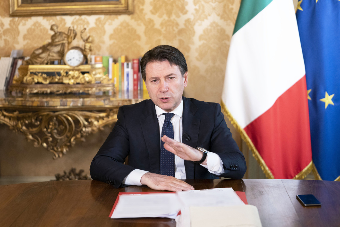 Coronavirus, appello di Conte a Angela Merkel: “Stiamo scrivendo una pagina di Storia”