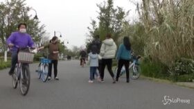 Coronavirus, a Wuhan anche i parchi si ripopolano di gente