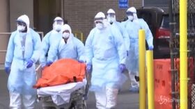 Coronavirus, New York: strade come obitori, i corpi stipati su camion frigo