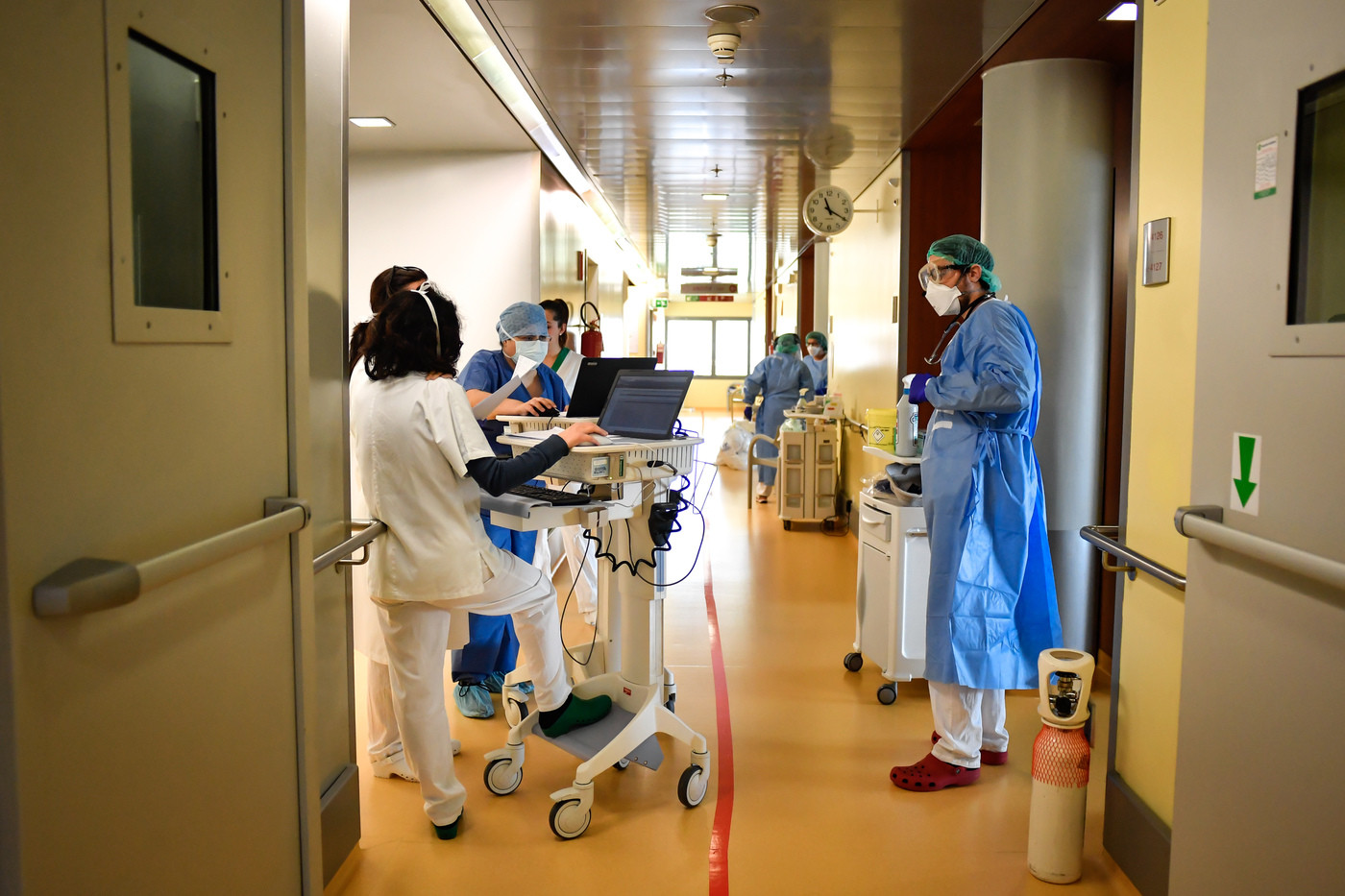 Coronavirus, in Italia dati stabili il picco non è superato: “2339 nuovi malati e 776 decessi”