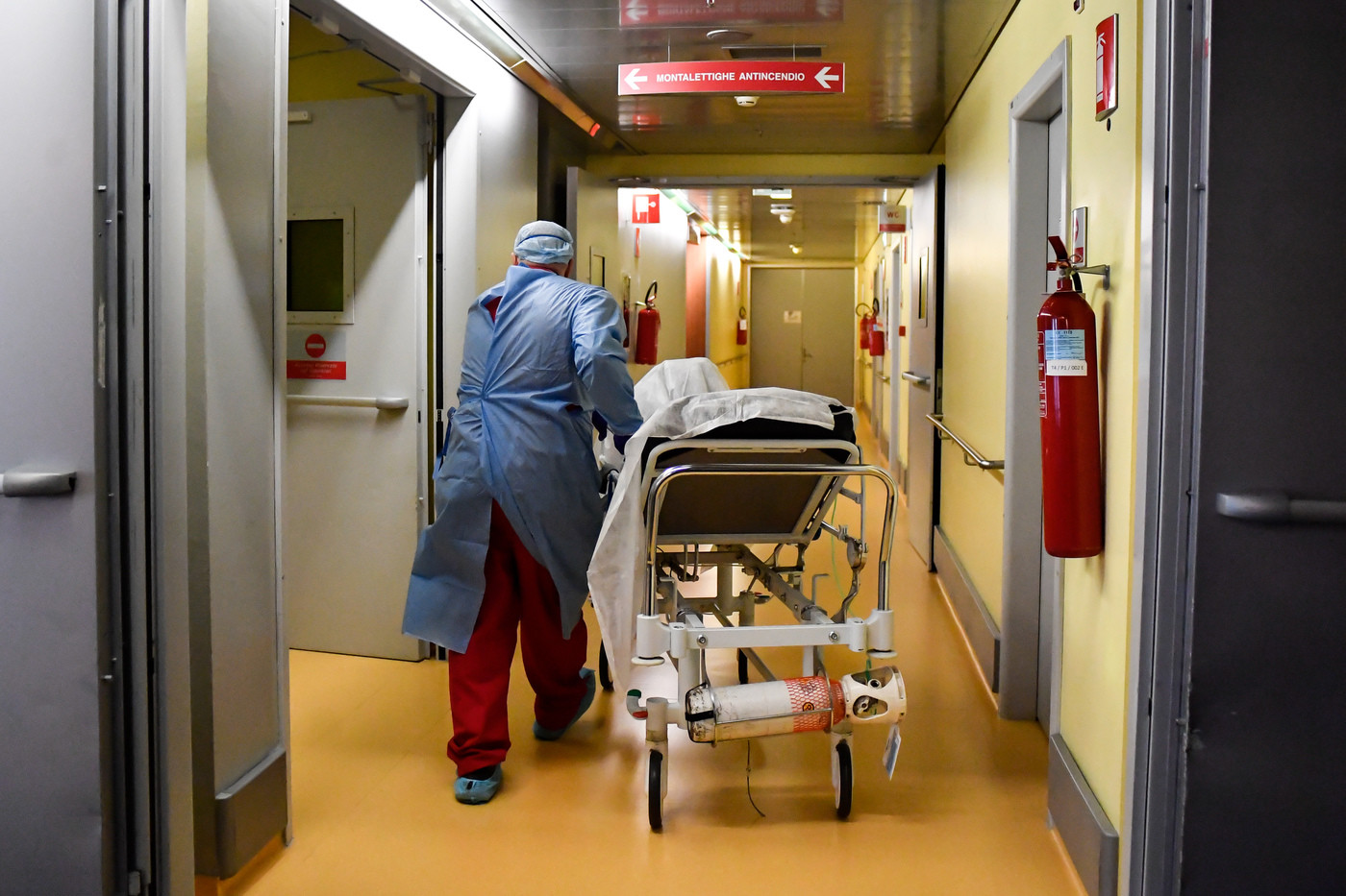 Coronavirus, il trend dei contagi al 2.7%. Via libera a test rapidi per chi è più a rischio