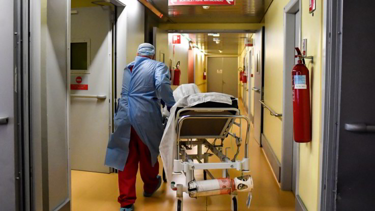 Coronavirus, il trend dei contagi al 2.7%. Via libera a test rapidi per chi è più a rischio