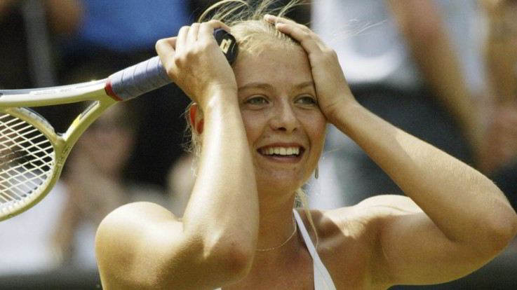 Coronavirus, Sharapova si sente sola e pubblica suo numero di telefono: Scrivetemi