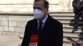 In Lombardia obbligo uso mascherine, Sala: “Situazione strana, ma invito i Milanesi a usarla”
