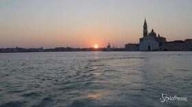 Coronavirus, viaggio tra i canali di una Venezia deserta