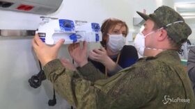 Coronavirus, militari russi installano ventilatori all’ospedale da campo a Bergamo