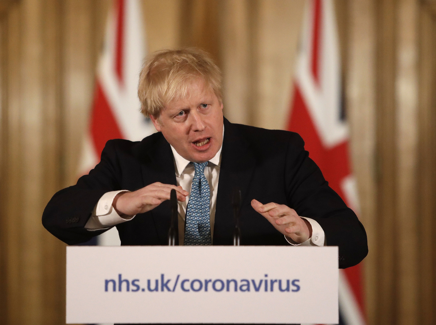 Coronavirus, Boris Johnson: “Morale alto, resto in contatto con il mio team”