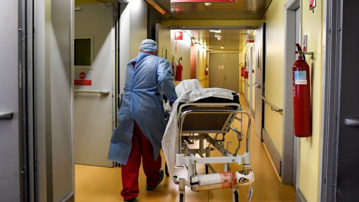 Coronavirus, calano i nuovi contagiati e i malati in terapia intensiva in Italia