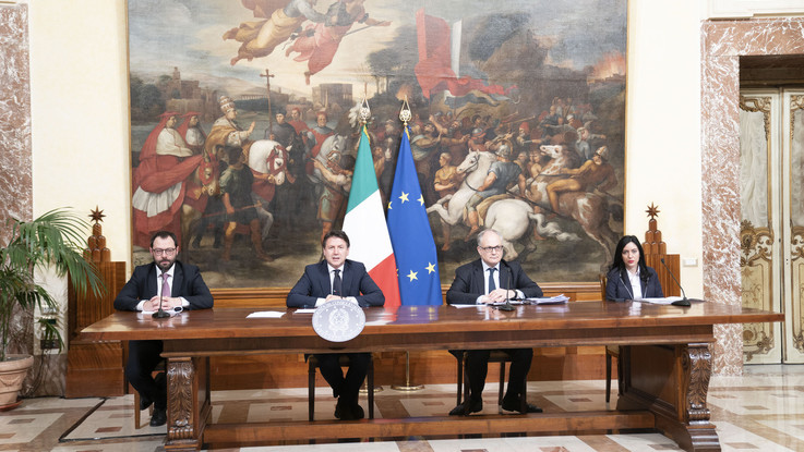 Coronavirus, Conte: approvato Decreto Liquidità, fondi garantiti per 400 miliardi alle imprese
