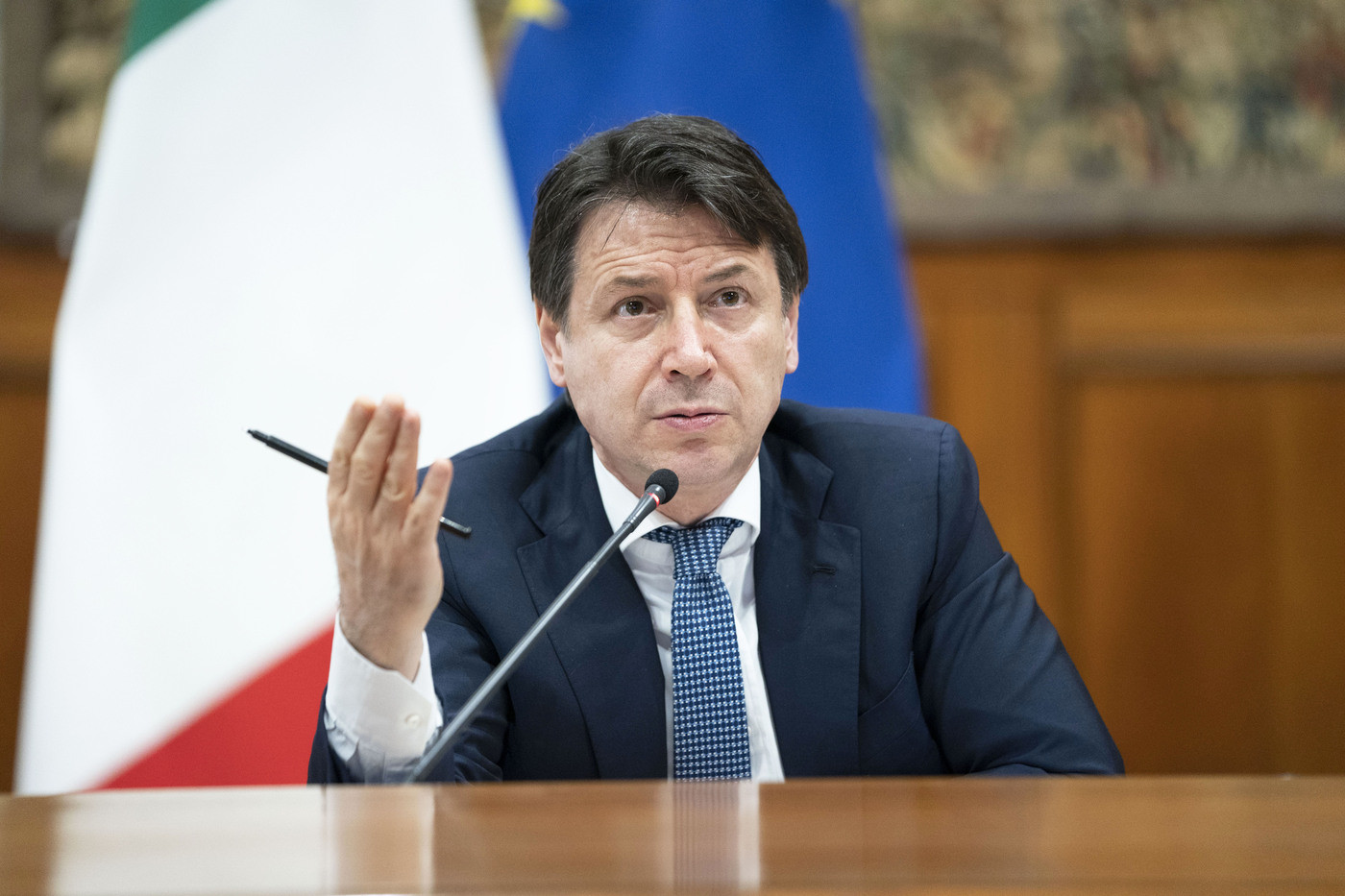 Coronavirus, Conte: A fine mese forse allentiamo alcune restrizioni