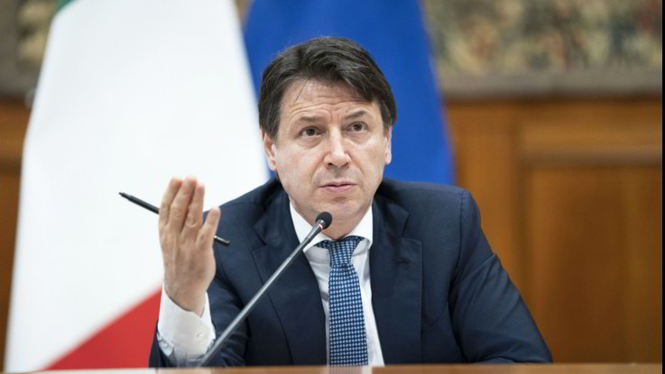Conte: "A fine mese forse possiamo allentare alcune restrizioni"