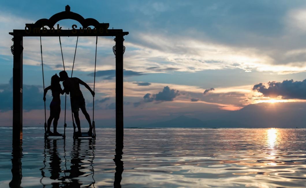 L’oroscopo di venerdì 10 aprile, Acquario: un amore misterioso e intrigante