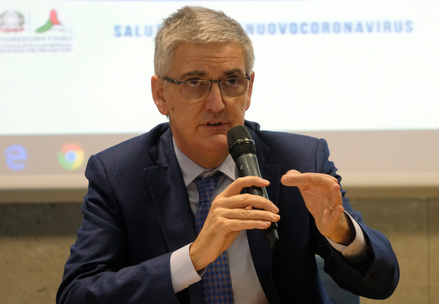 Coronavirus, Brusaferro: Curva contagi decresce, ma non abbassiamo la guardia