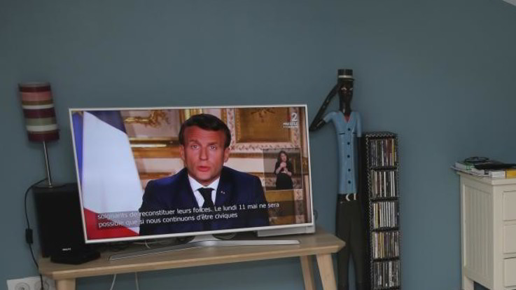 La Francia prolunga il lockdown fino all'11 maggio. Macron ammette falle nel sistema