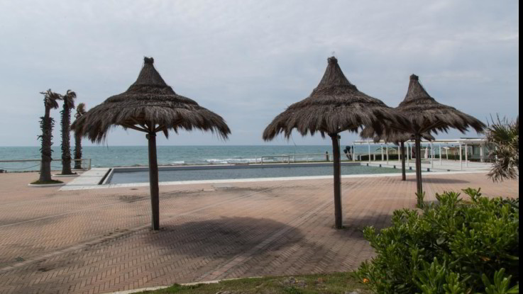 Dopo il 4 maggio ripartenze scaglionate, spiagge sì, viaggi all'estero no