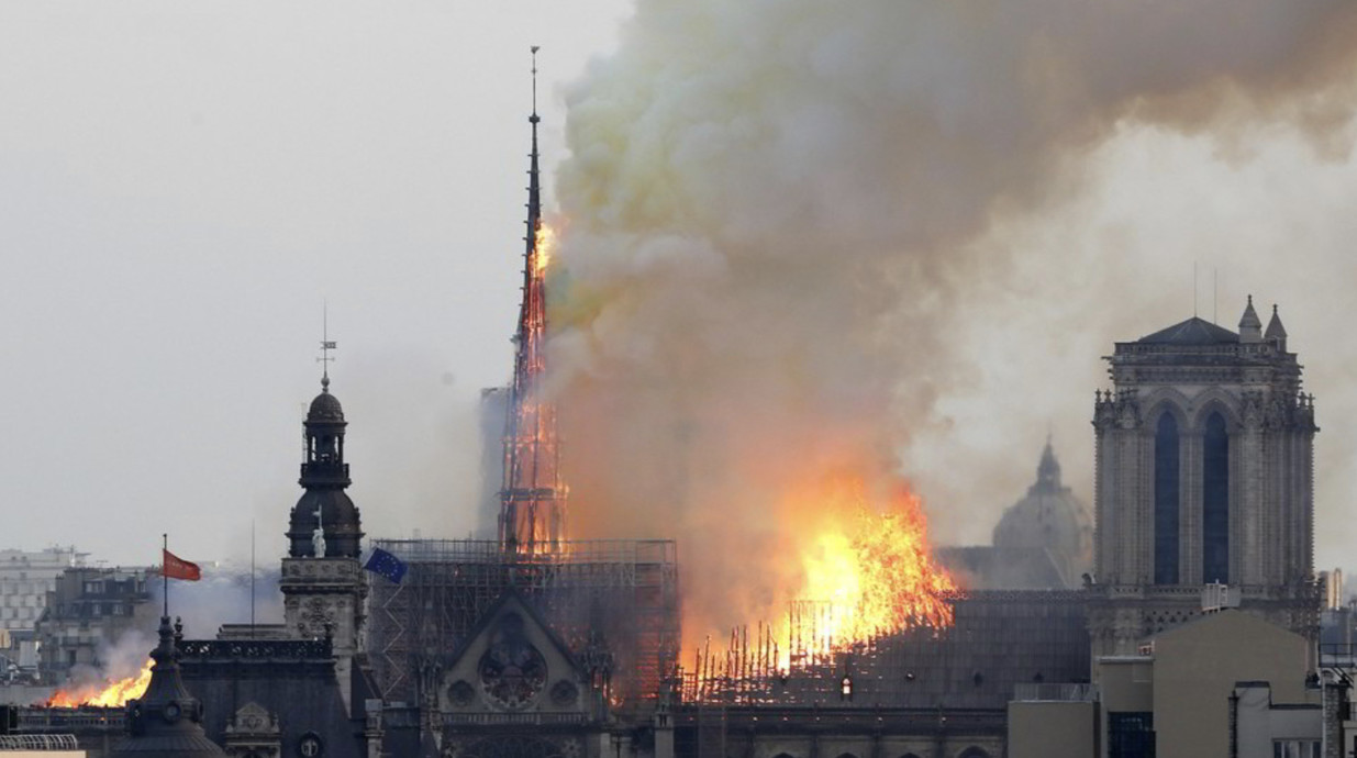 Notre-Dame, un anno dopo l’incendio tra lavori in pausa e coronavirus