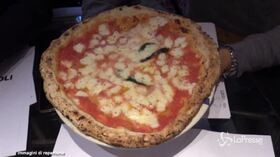 Coronavirus, l’appello di Sorbillo a De Luca: “Consenta la consegna della pizza a domicilio”