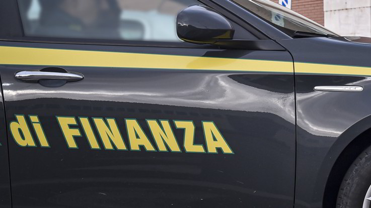 Coronavirus, ancora sciacalli in azione: maxi sequestro di mascherine a Torino