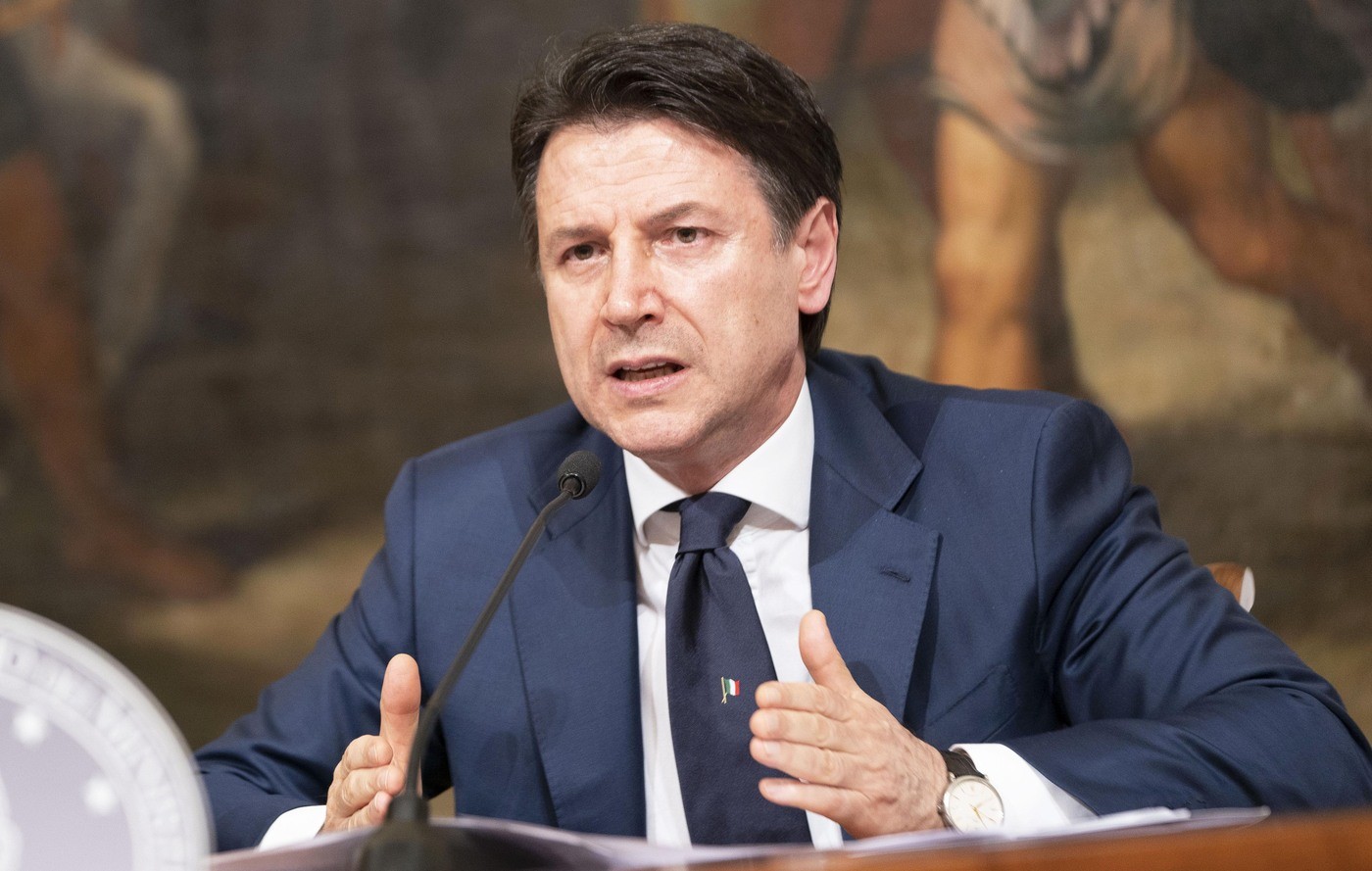 Conte cerca quadra su Mes e lavora a dl aprile. Centrodestra si smarca da polemiche