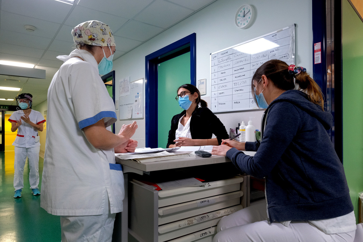 Coronavirus, diminuisce il numero dei decessi. In calo anche i ricoverati